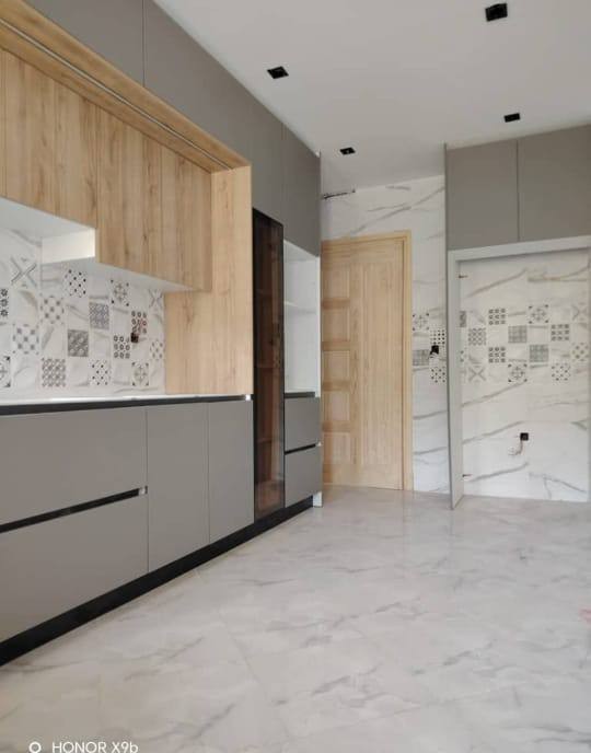 Cuisine HR Cuisine bois clair et gris, credence carrelage decoratif